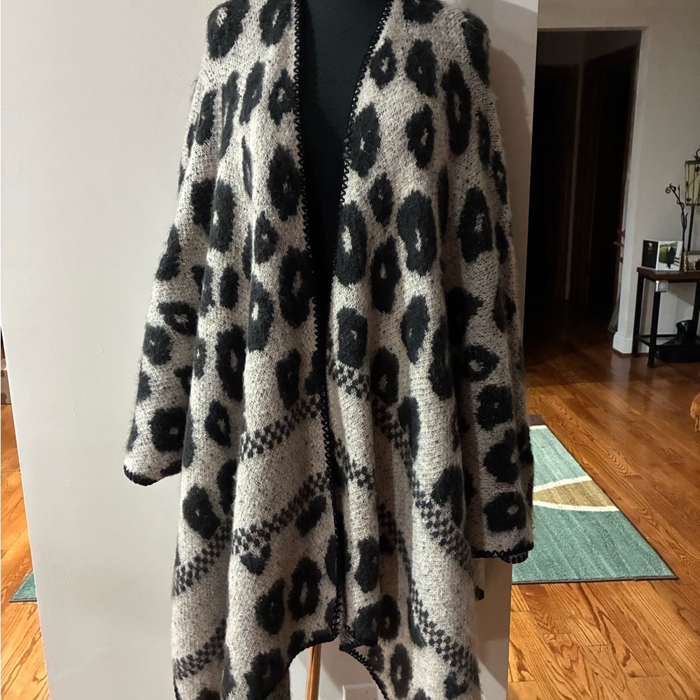 Leopard Print Open Front Sleeve Shawl